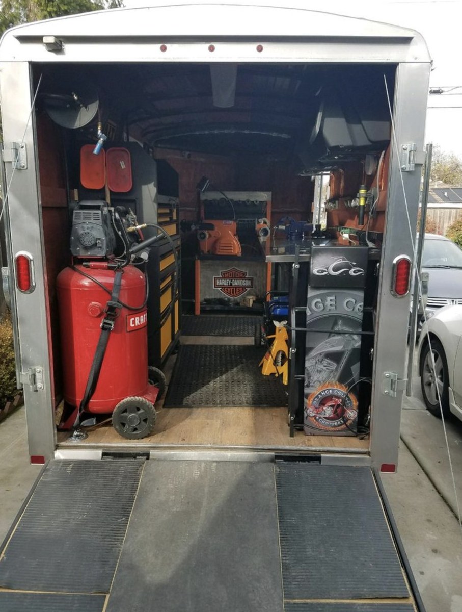 Tempe mobile mechanic during a service visit
